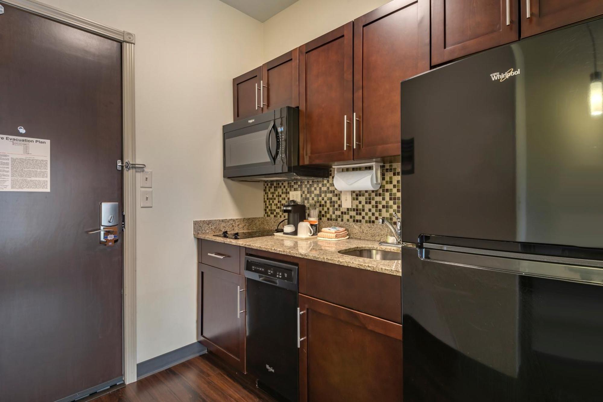Efficiency King Suite Kitchen Non-Smoking or Upper Floor