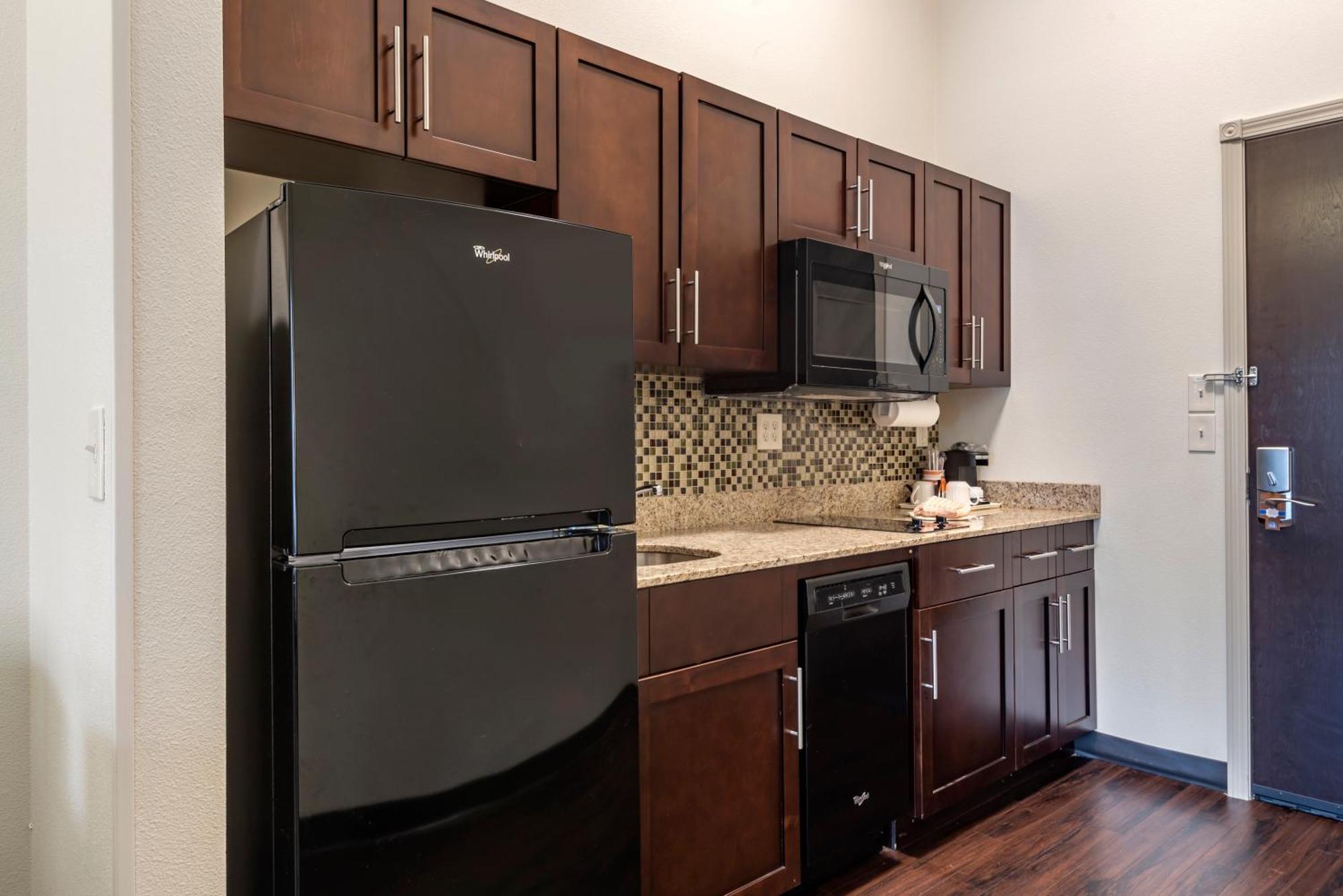 Efficiency King Suite Non-Smoking or Upper Floor