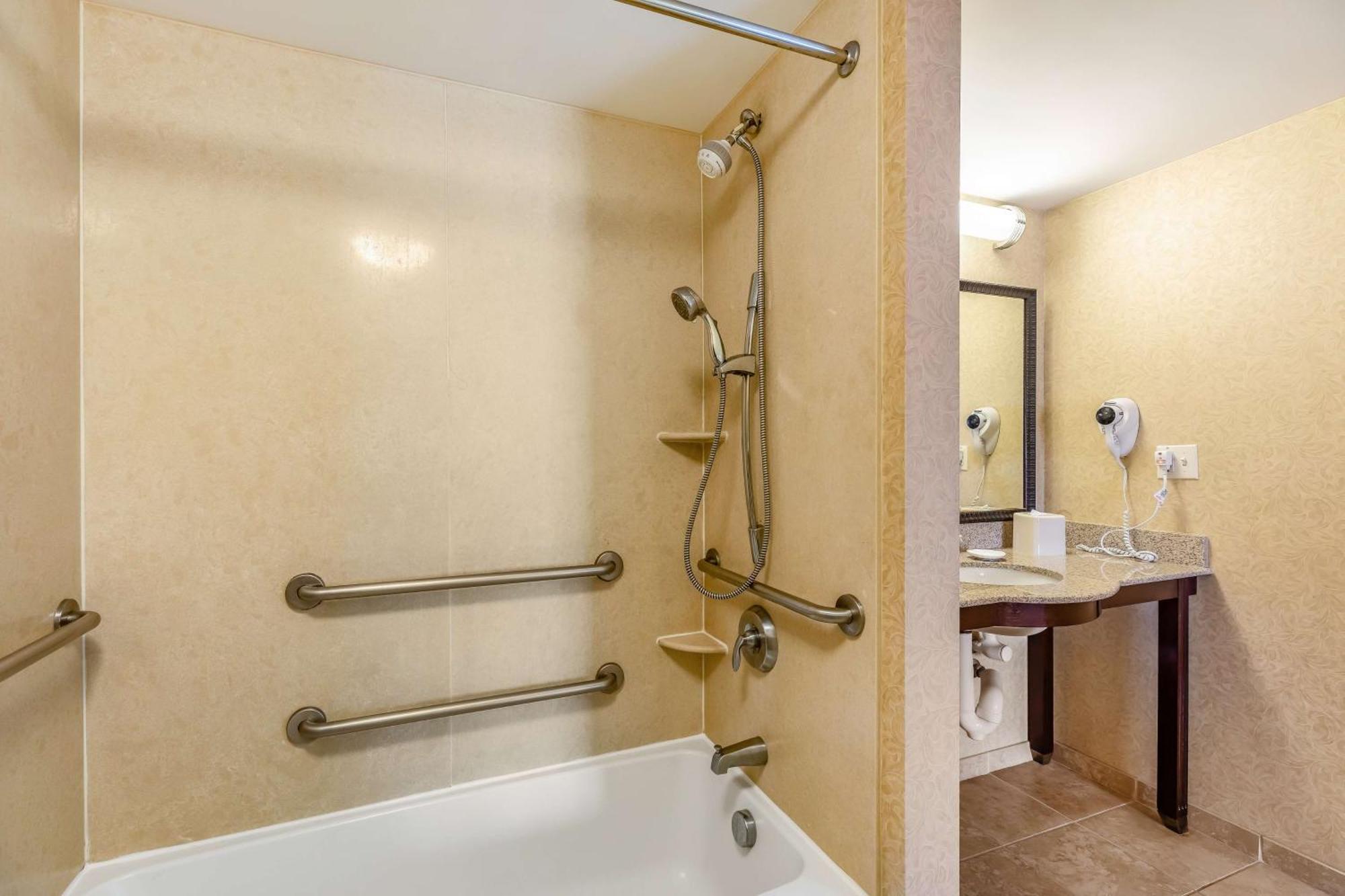 Queen Room Two Queen Beds Mobility Hearing Access or Non-Smoking