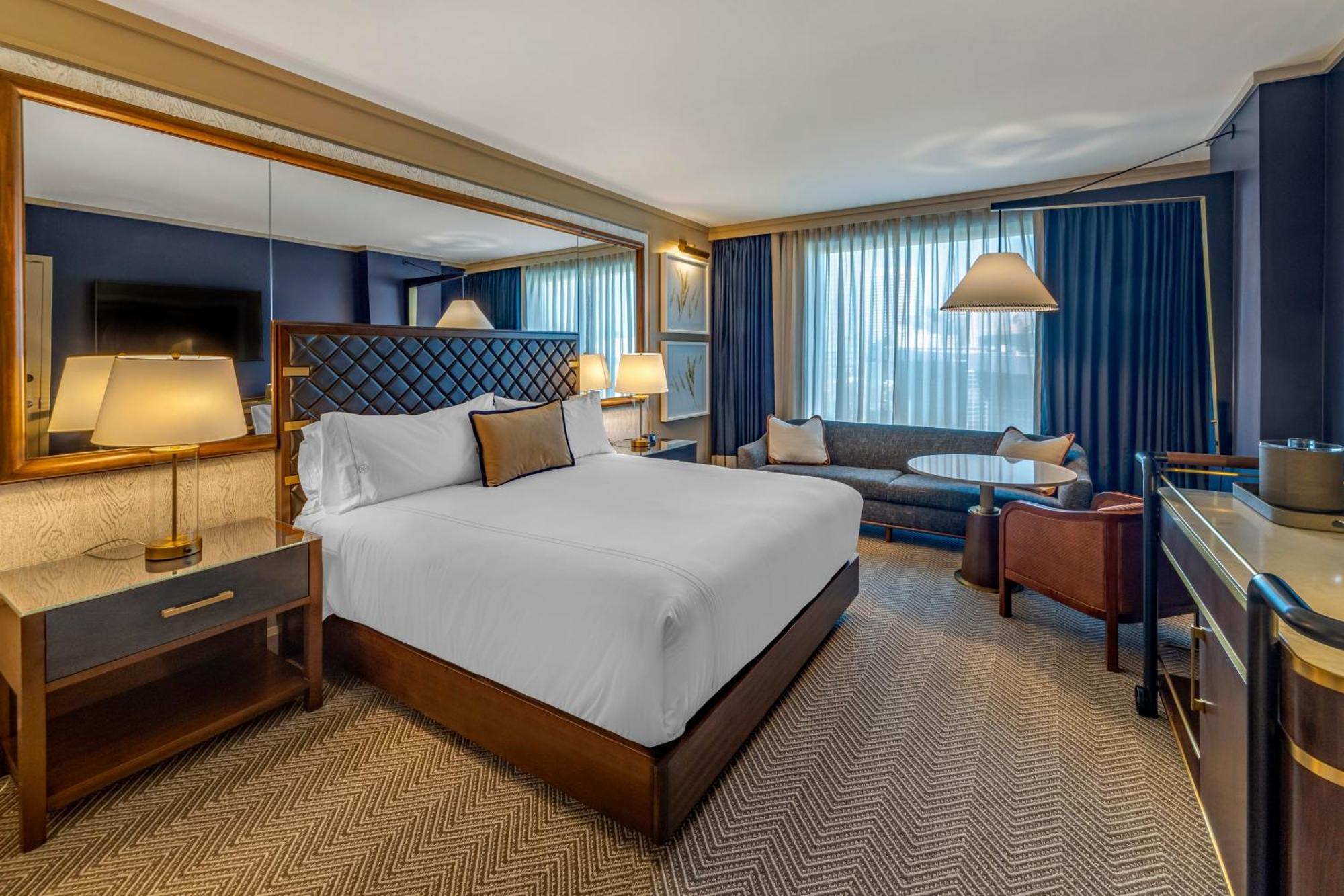 Accessible Deluxe Room Roll Shower King Bed