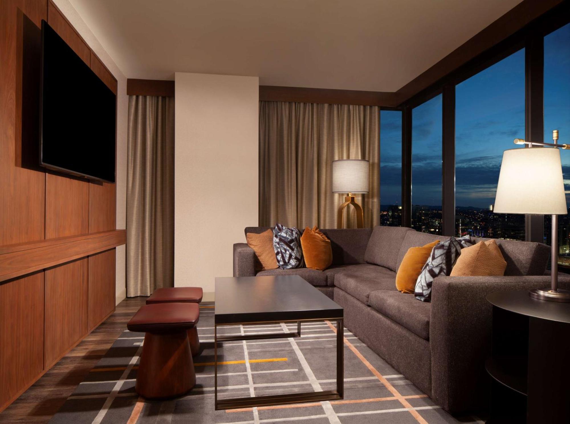 Corner King Suite
