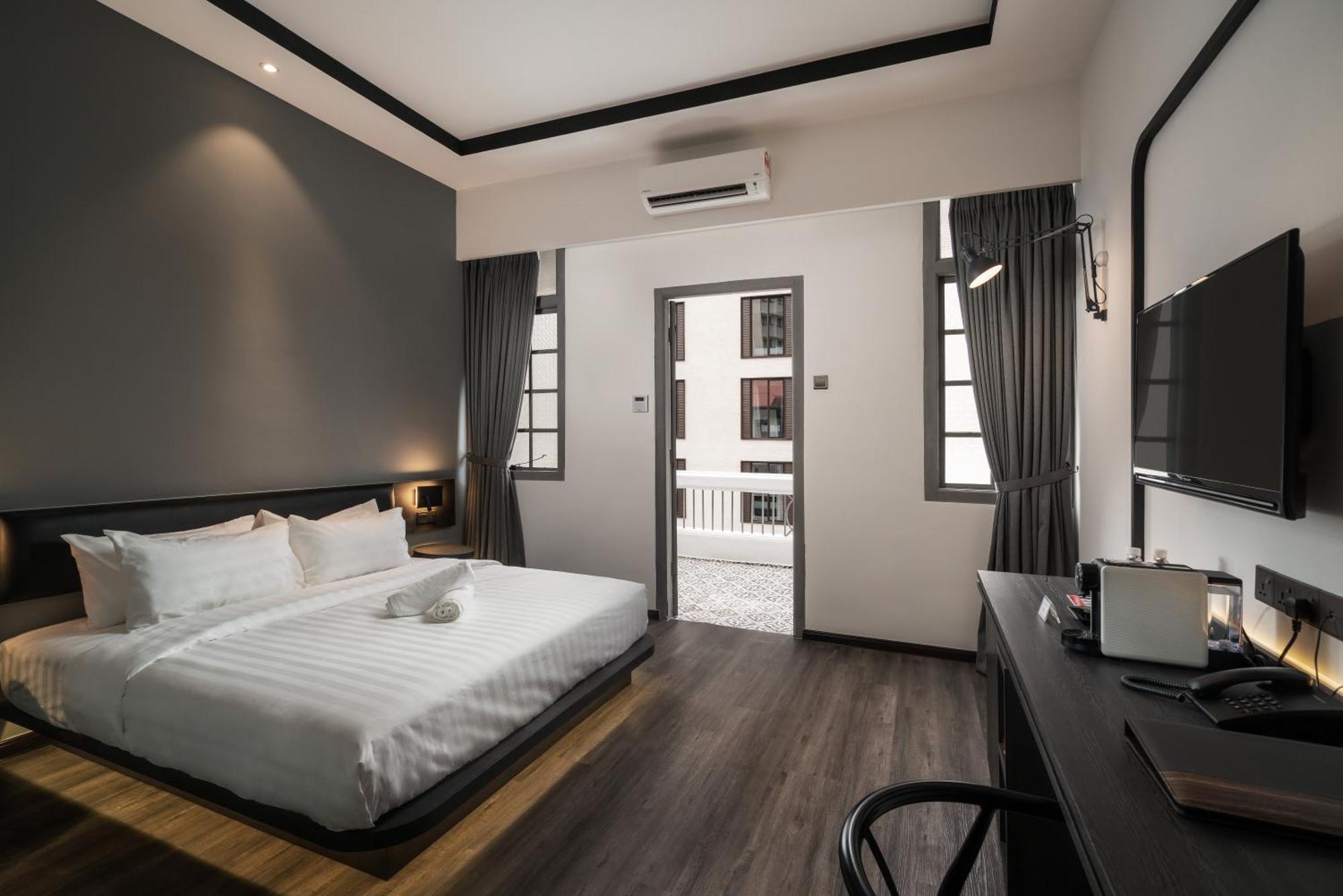 Deluxe Double Room Bathtub Balcony