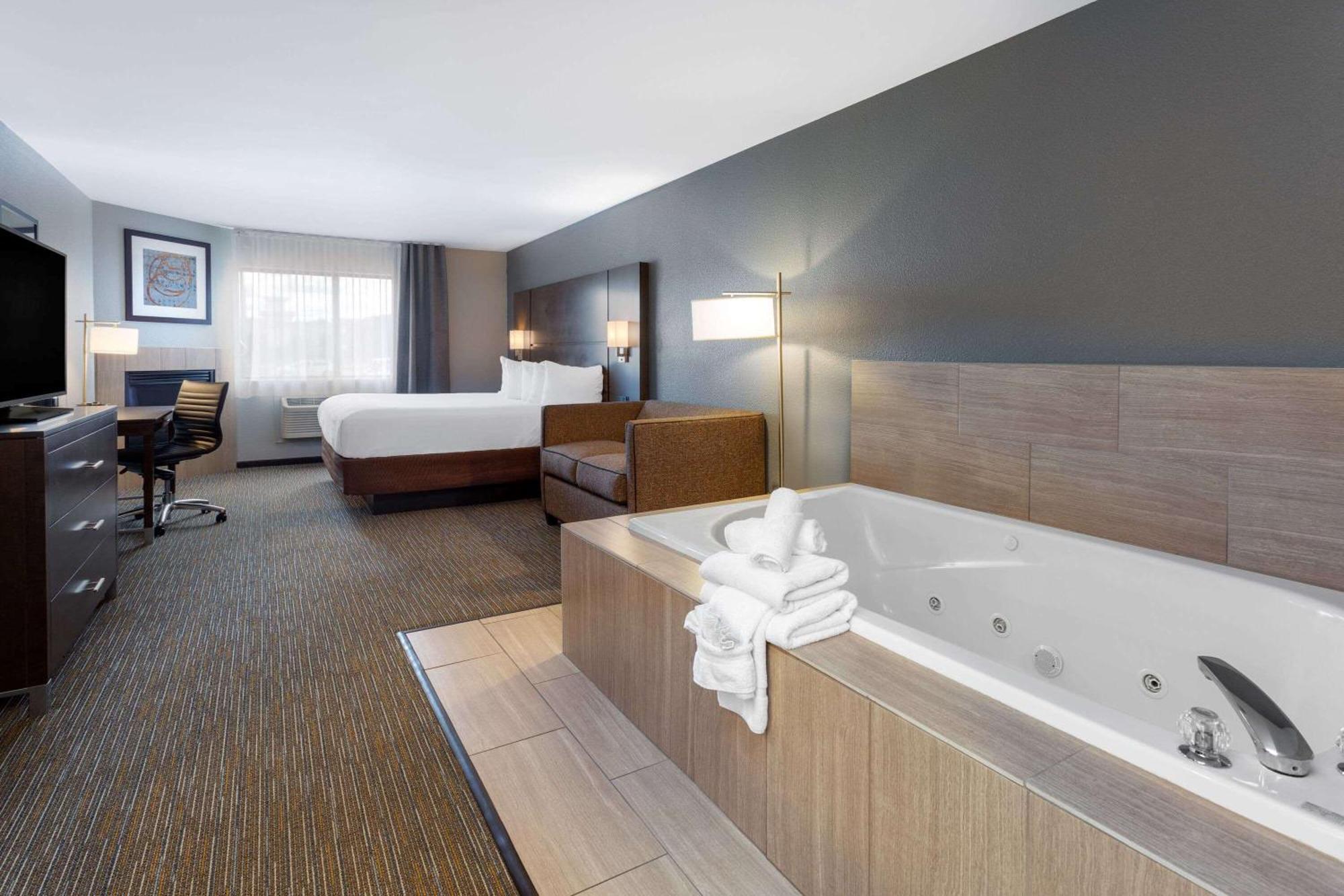 Superior King Suite Jetted Tub Non-Smoking