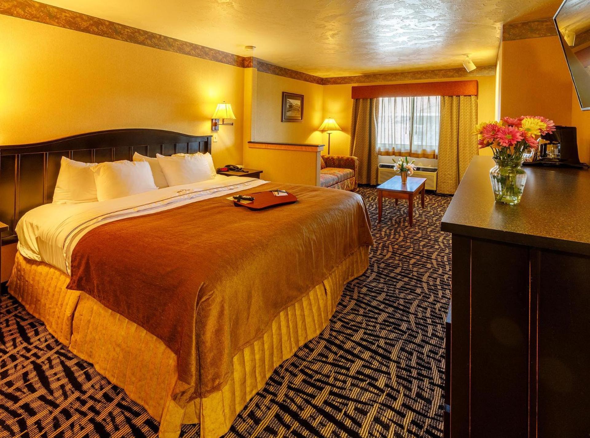 King Suite Fireplace