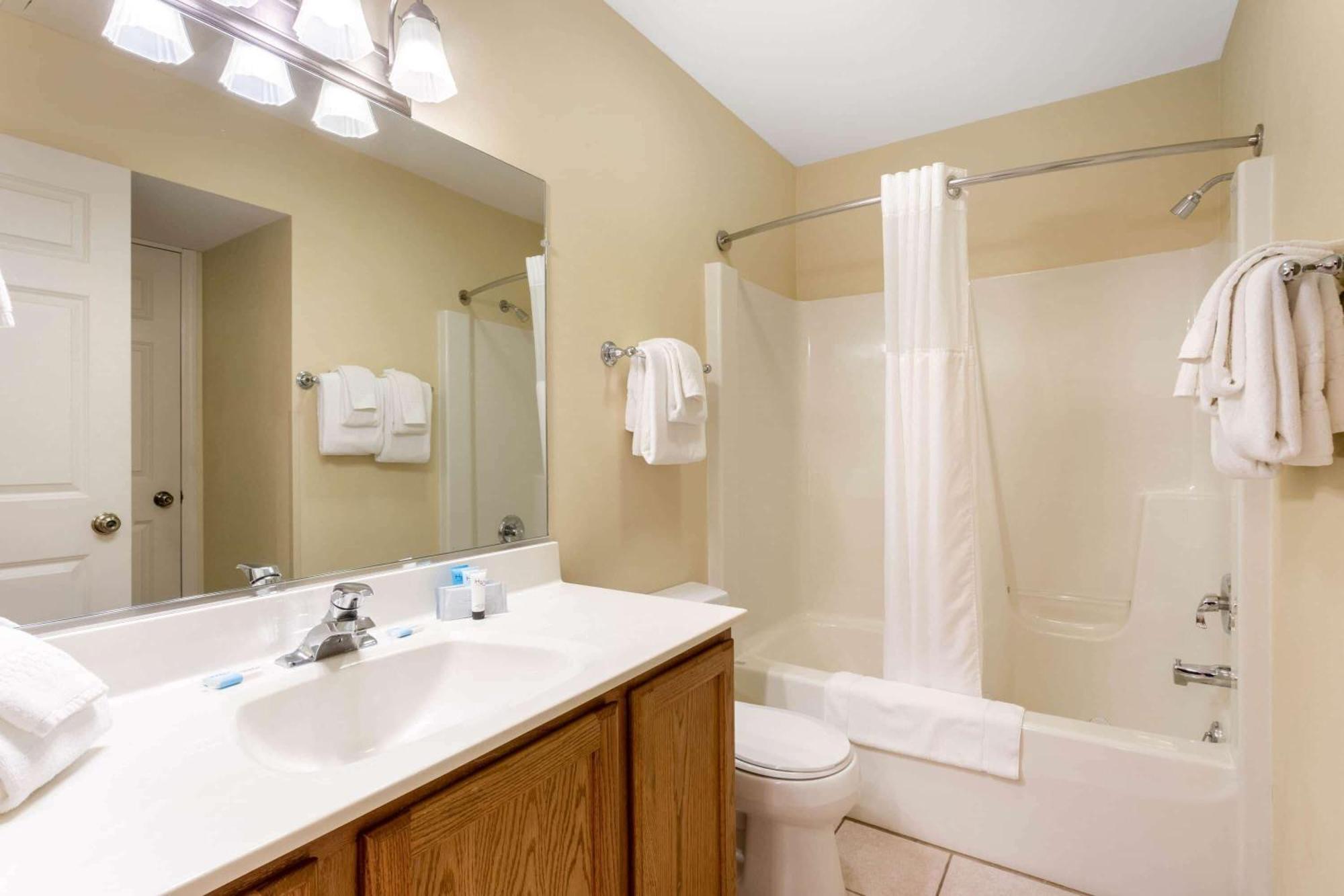 Two-Bedroom Apartment One Queen Bed Two Twin One Sofa Bed or Two Queen Beds Non-Smoking