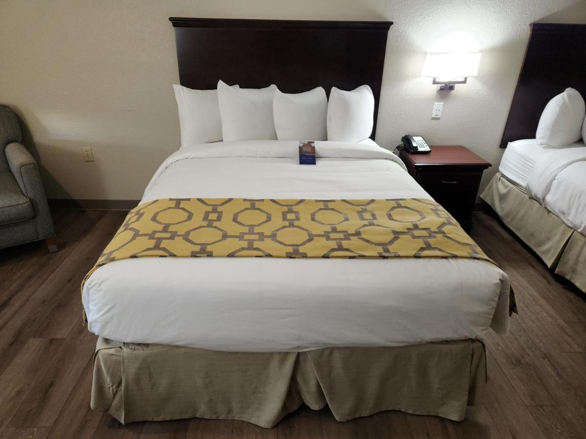 2 Queen Bed Mobility Accessible Room Bathtub w or Grab Bars Non-Smoking