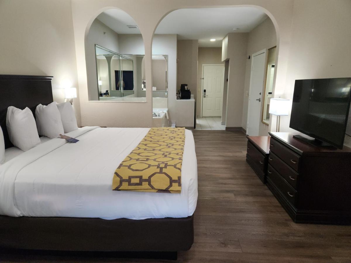 King Suite Jetted Tub Non-Smoking