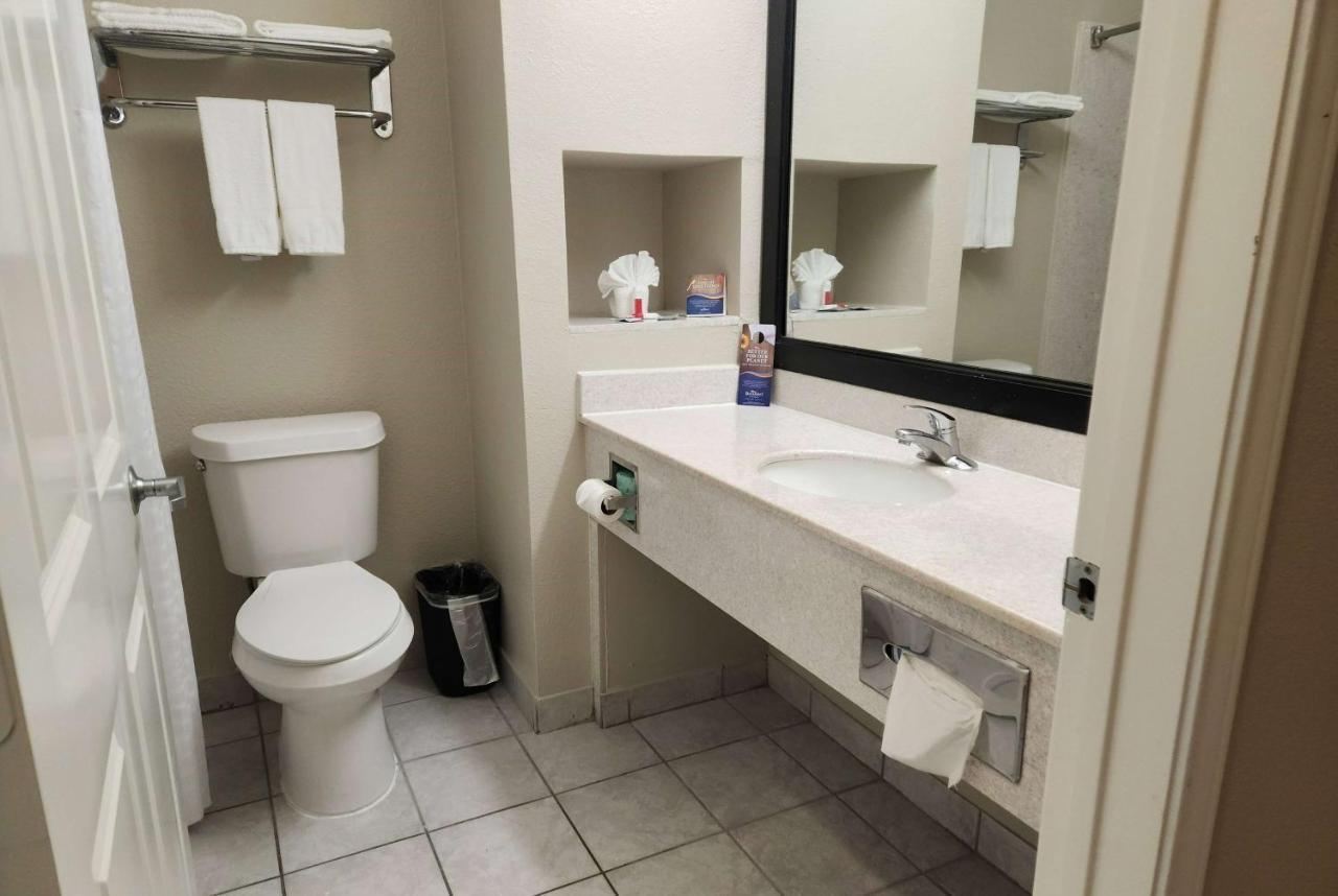 King Suite Jetted Tub Non-Smoking