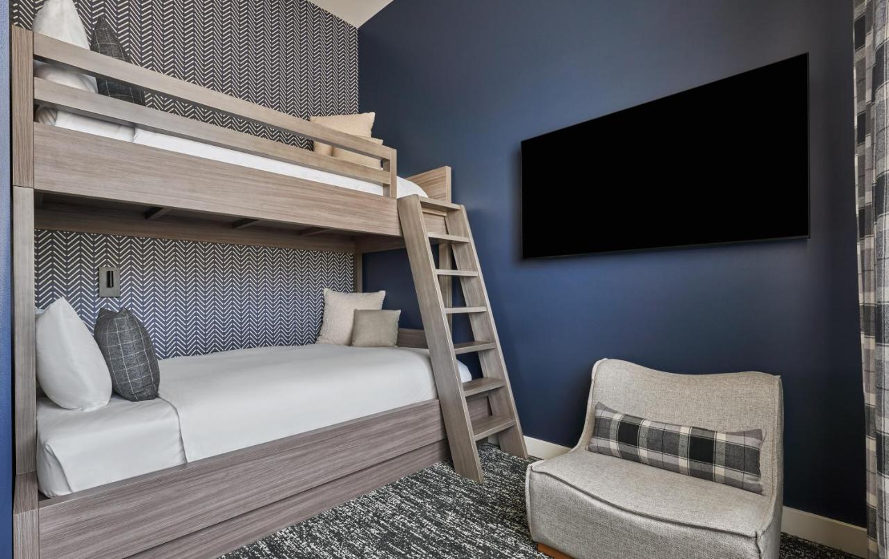 Three Bedroom Peak 2 Kings or Bunks Accessible Residence