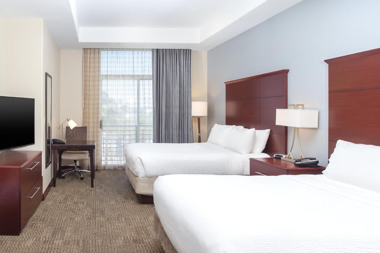 Studio Queen Suite Two Queen Beds City View