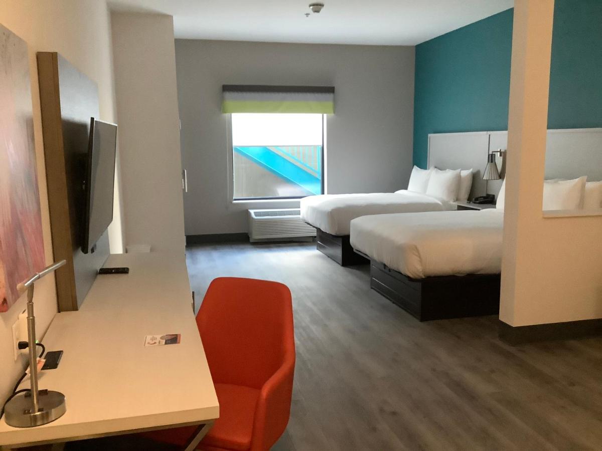 Queen Suite Two Queen Beds Non Smoking