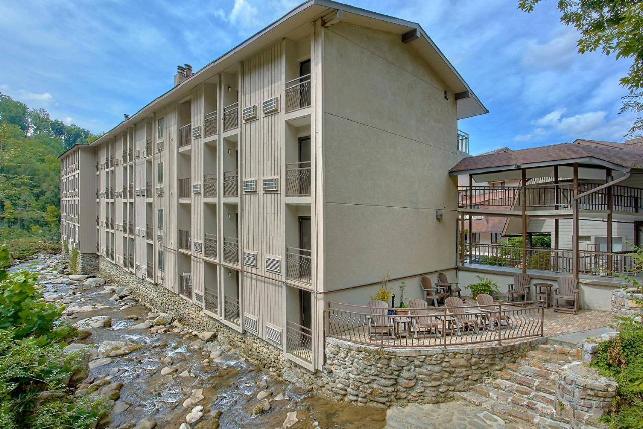 King w or Fireplace & Creekside Balcony No Pets