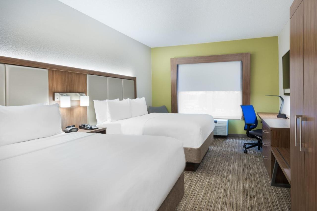 Standard Queen Room Two Queen Beds