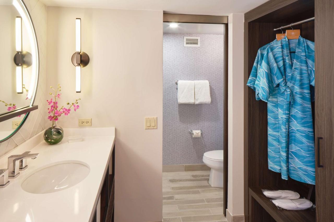 Accessible Partial Ocean View 2 Double Beds