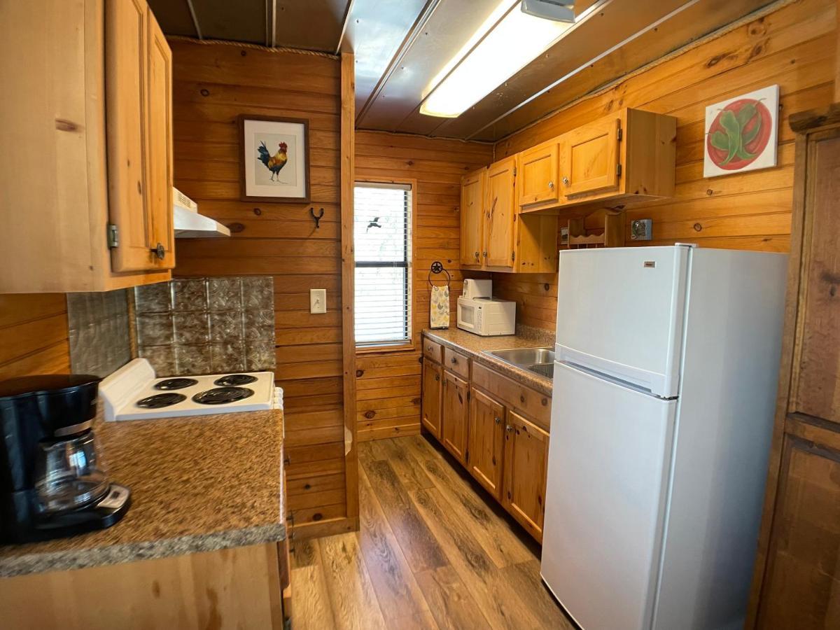 Queen Cabin