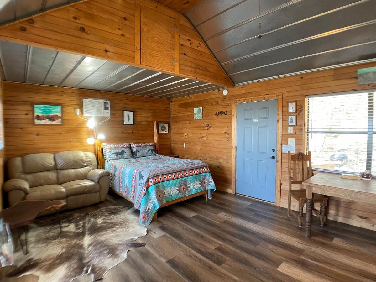 Queen Cabin