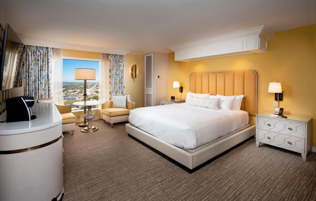 Corner King Room