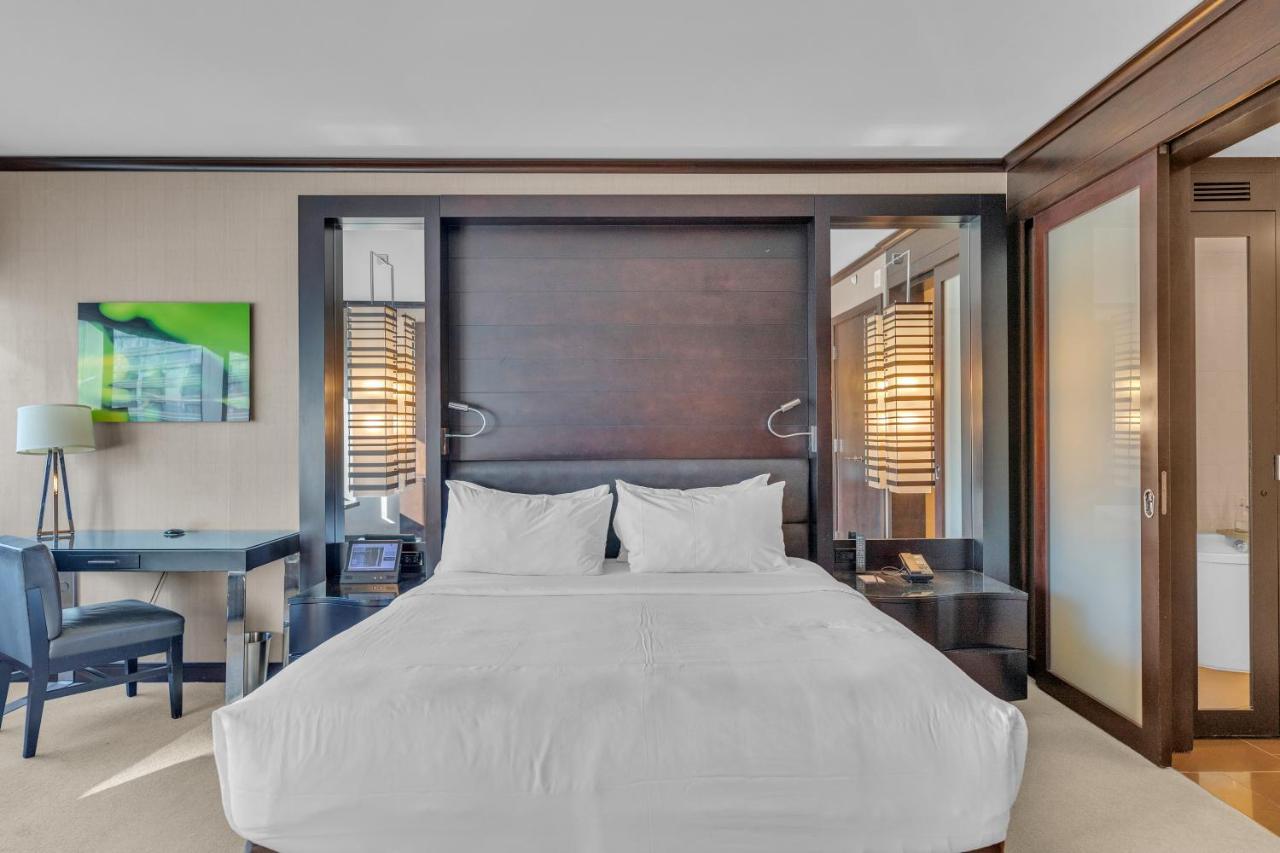 King Suite Pool View