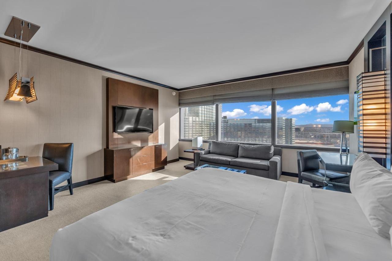 King Suite Pool View