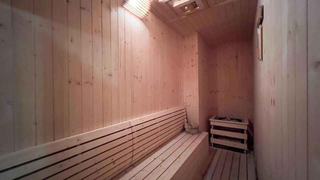 Deluxe Studio