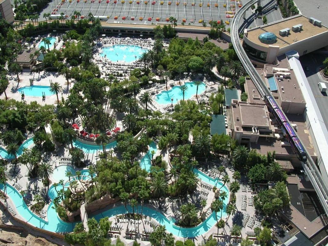 Deluxe Balcony Adjoining Suite