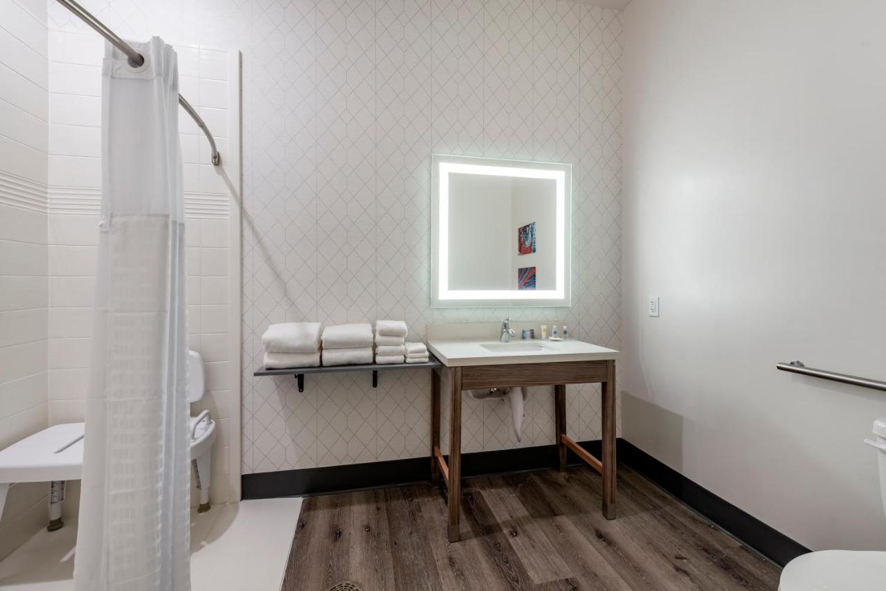 King Suite Accessible or Non Smoking