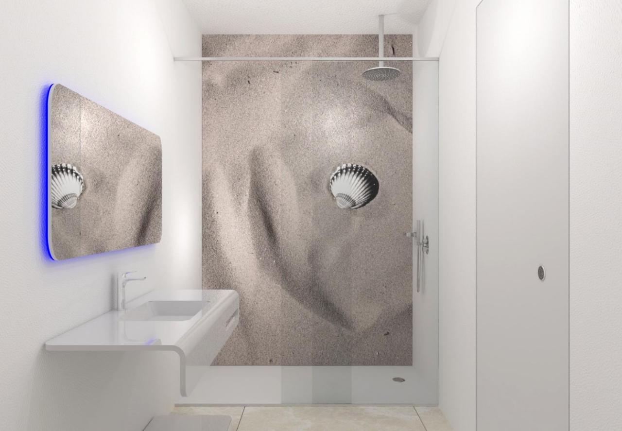 Superior Single Room with Jacuzzi and Side Sea View