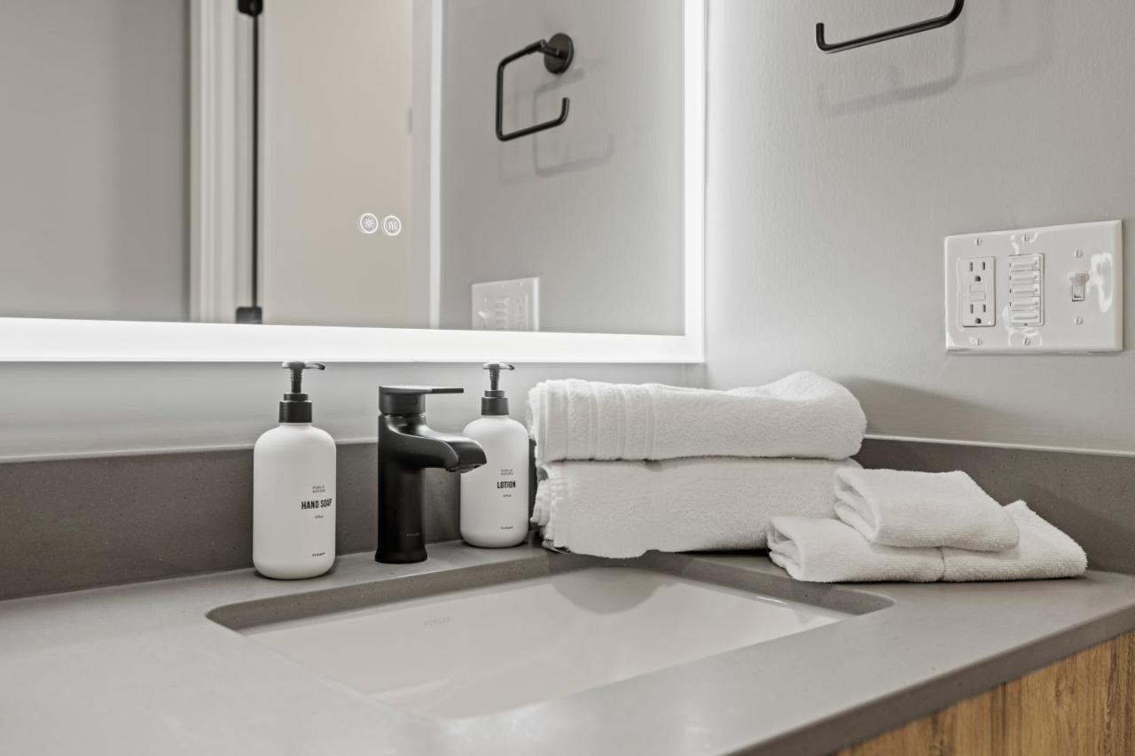 Premium One Bedroom Apartment Den