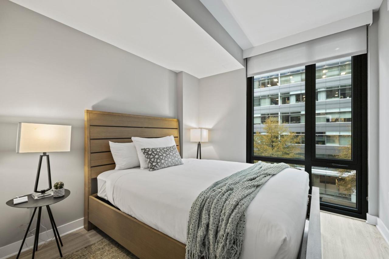 Premium One Bedroom Apartment Den