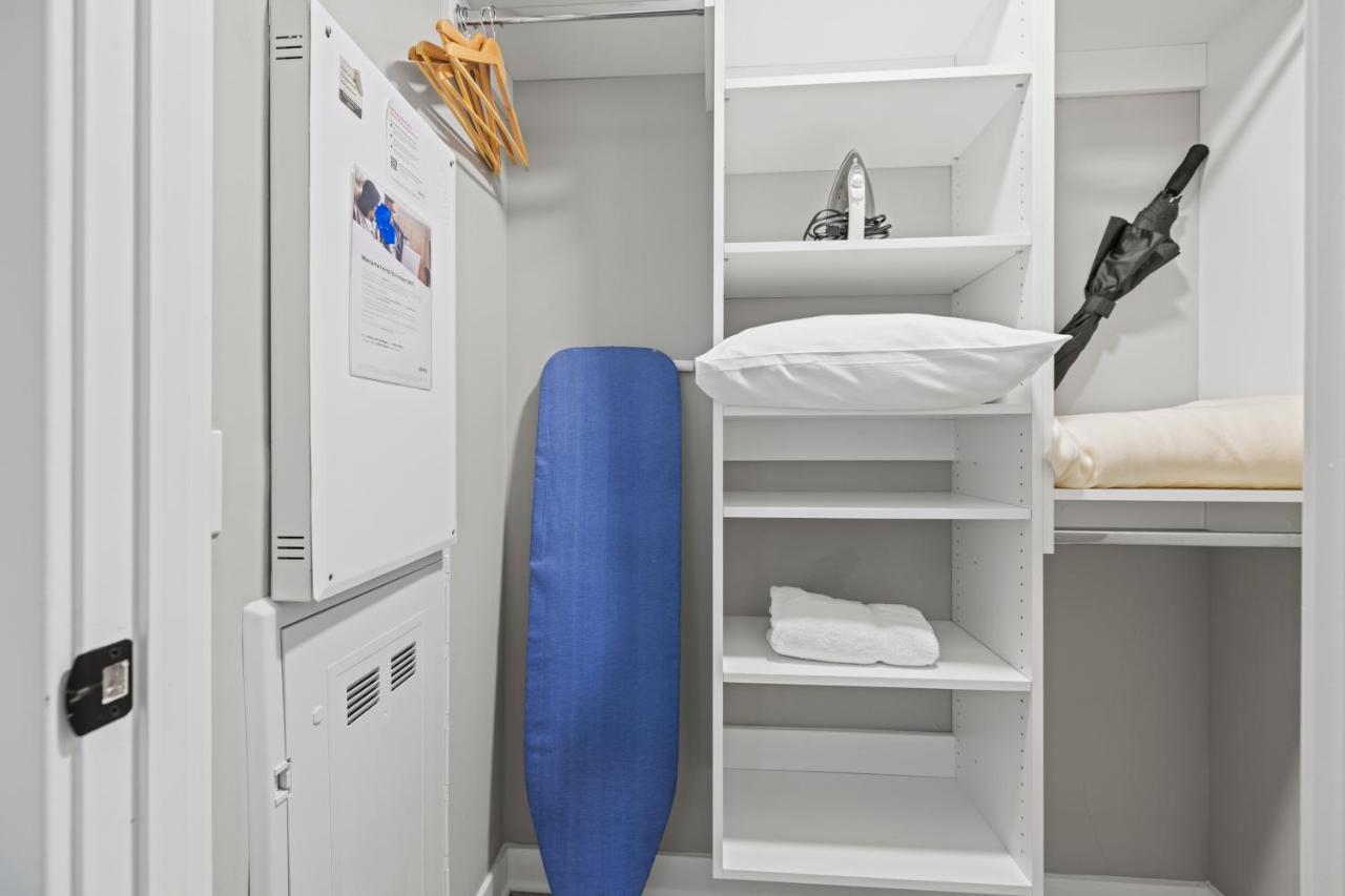 Premium One Bedroom Apartment Den