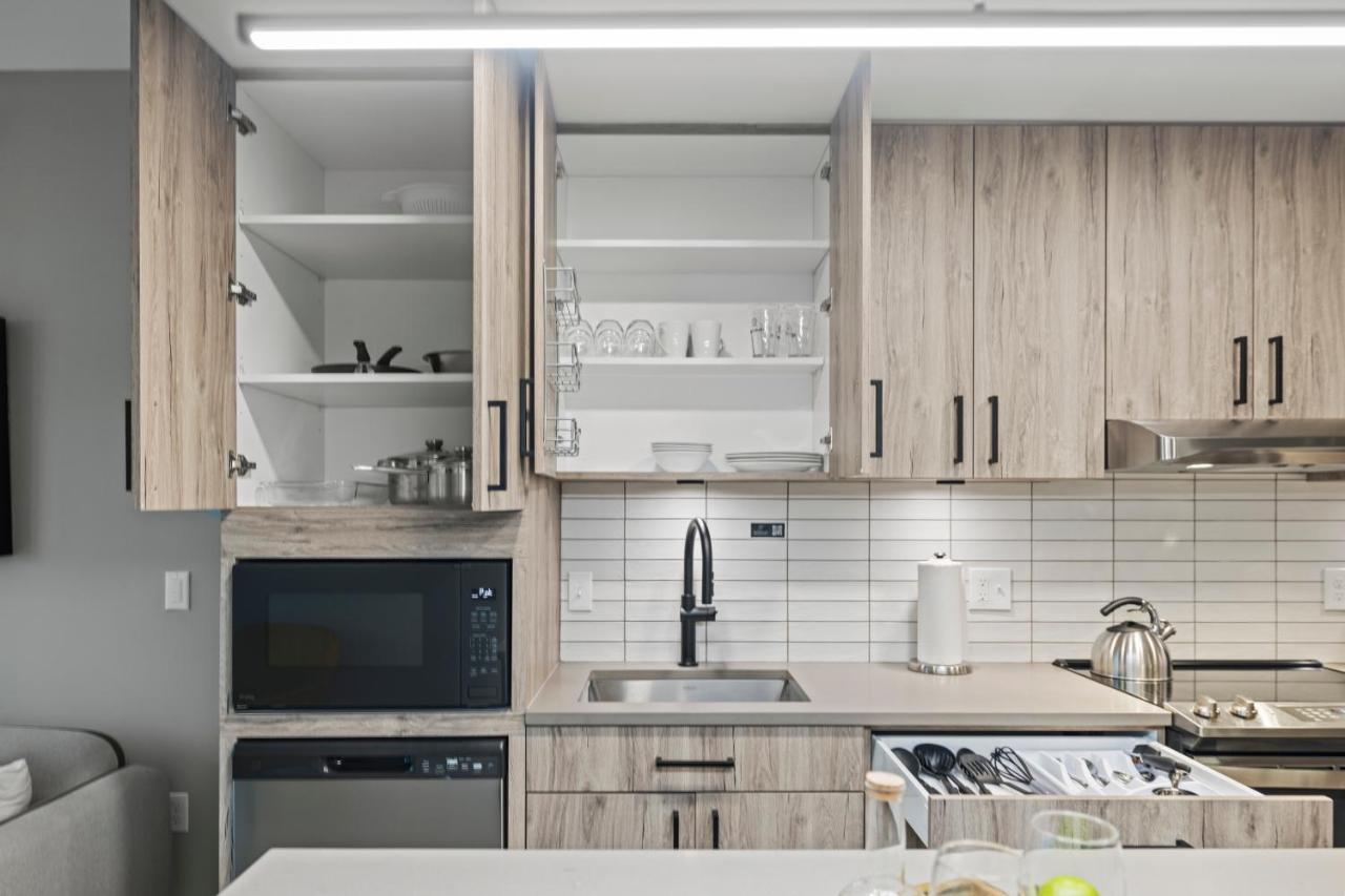 Premium One Bedroom Apartment Den