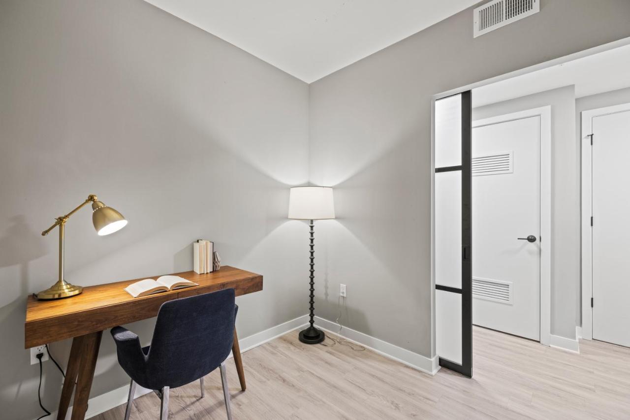 Premium One Bedroom Apartment Den