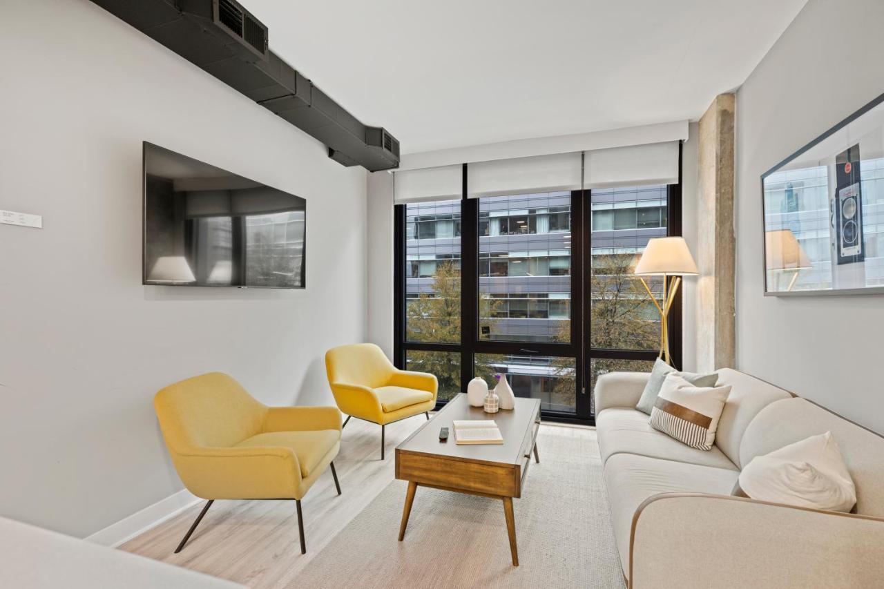 Premium One Bedroom Apartment Den