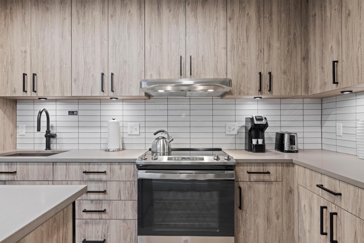 Premium One Bedroom Apartment Den