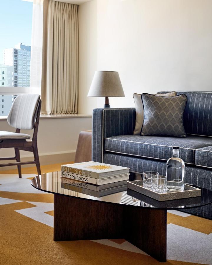 Grand Cityscape Corner Suite