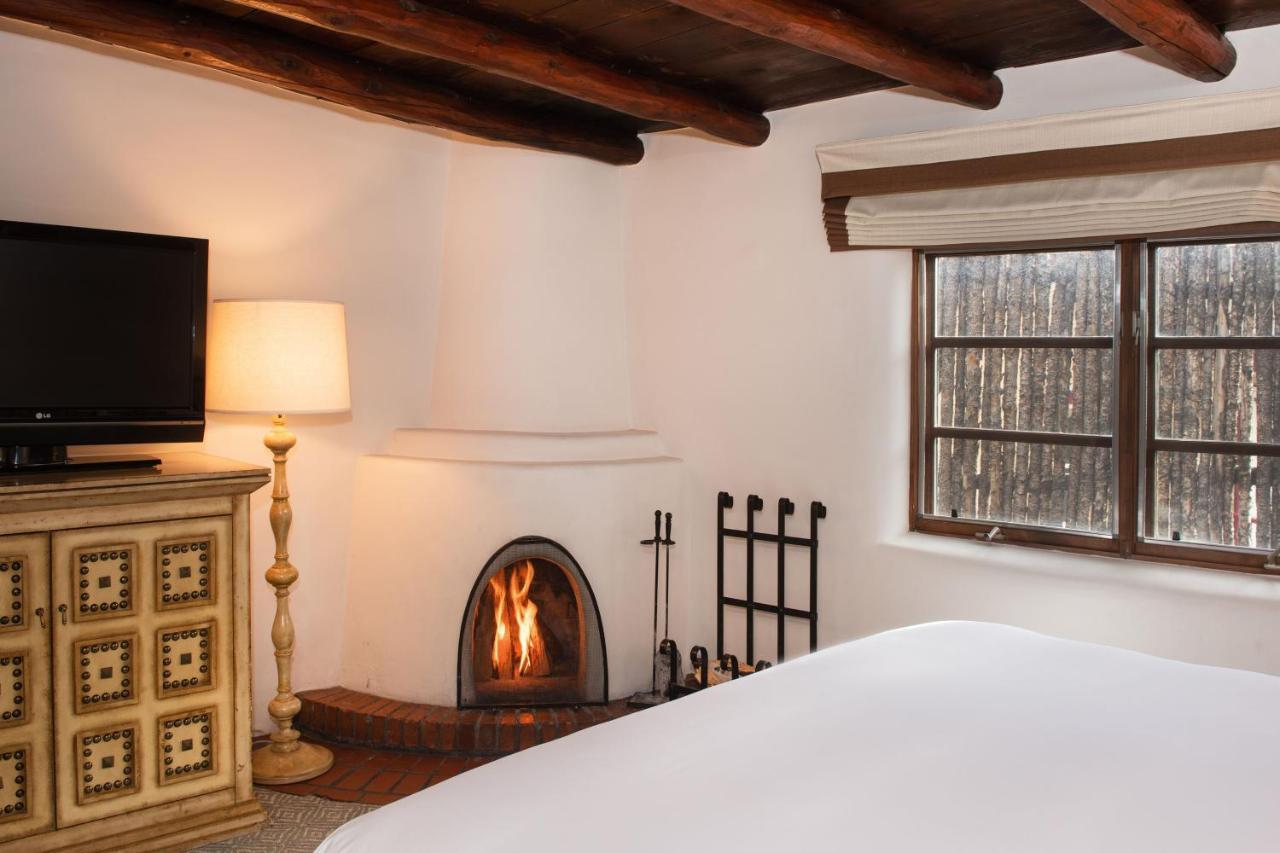 Deluxe One-Bedroom King Suite