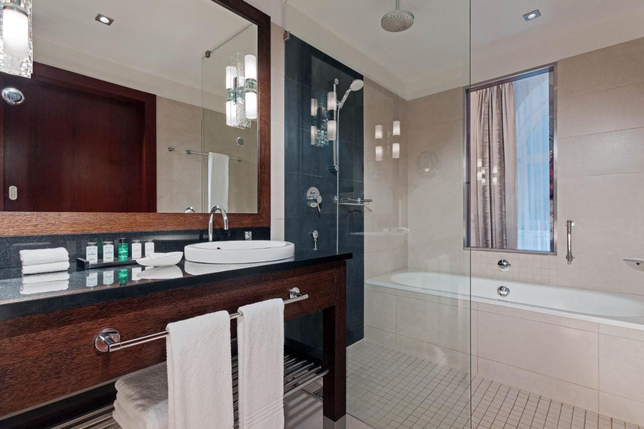 Apartament typu Suite Gdańsk z widokiem na morze oraz dostępem do salonu klubowego i spa