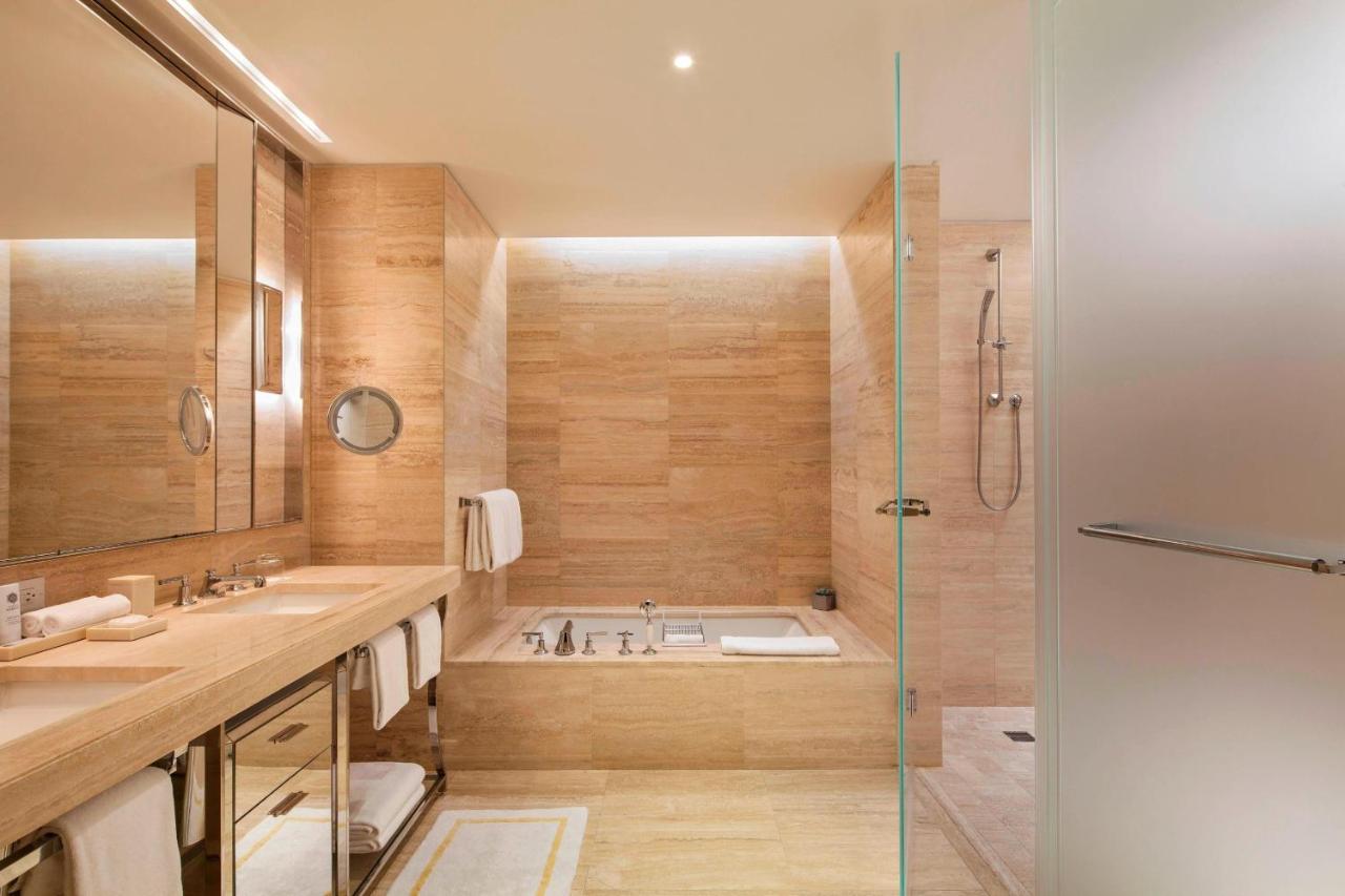 Astor Luxe Guest Room 1 King Oceanfront