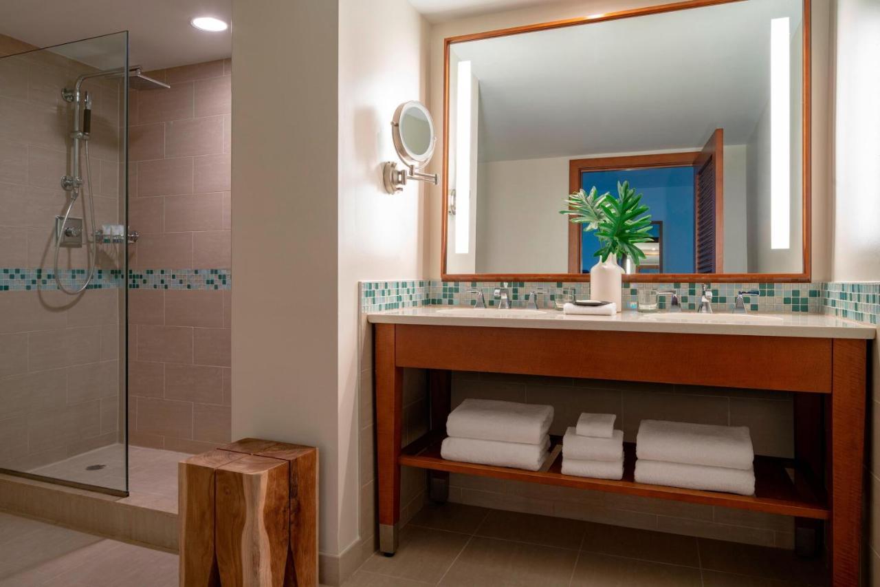 1 Bedroom Executive Suite 1 King Ocean view