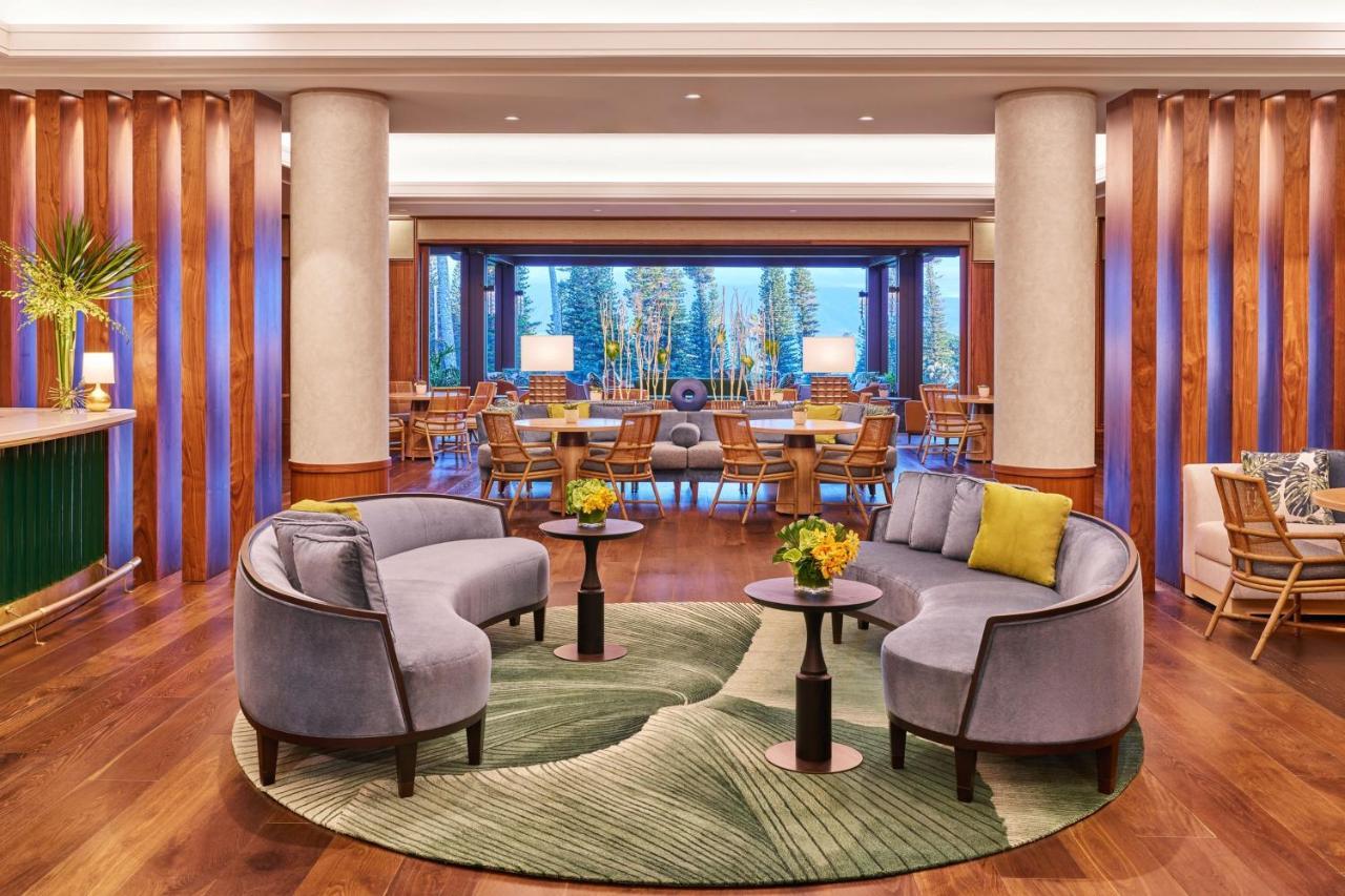 Deluxe King Room Partial Ocean View Hearing Accessible