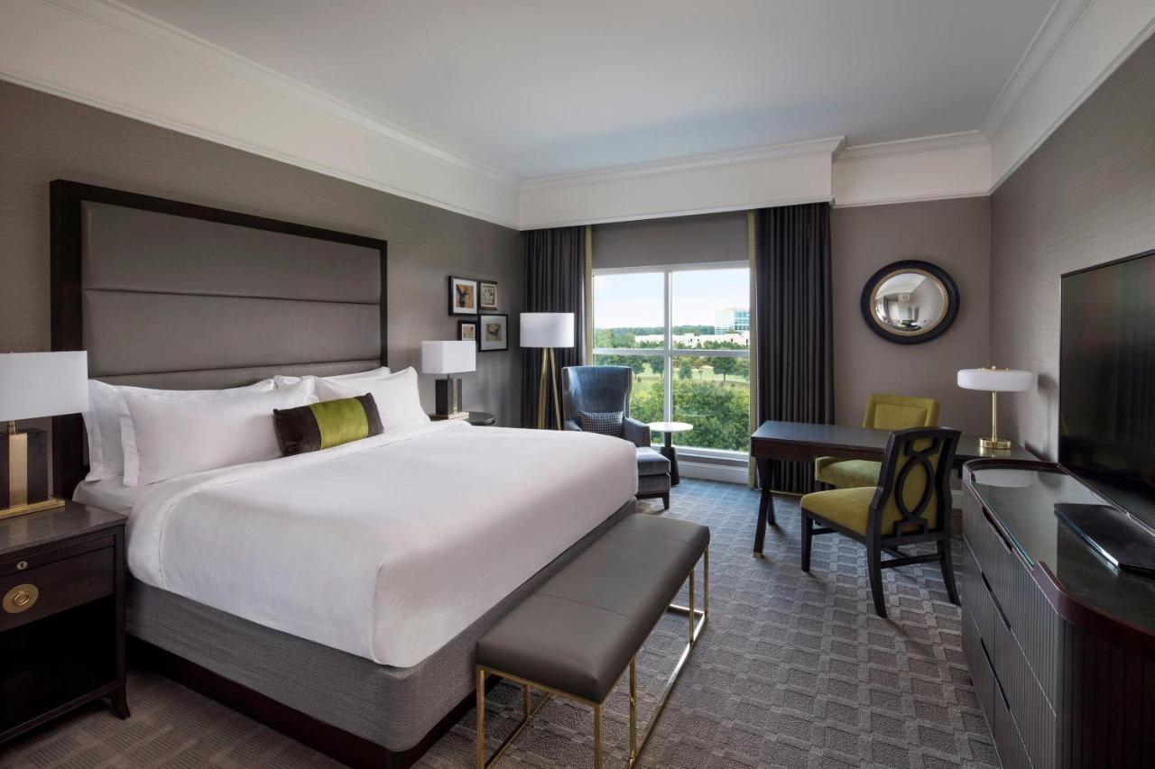 Grand Deluxe King Room Park View Mobility Accessible Tub