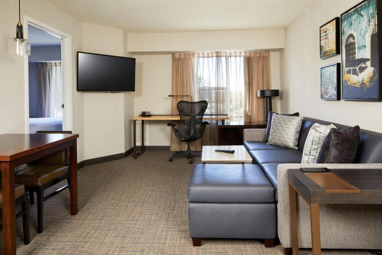 One-Bedroom Queen Suite Sofa Bed