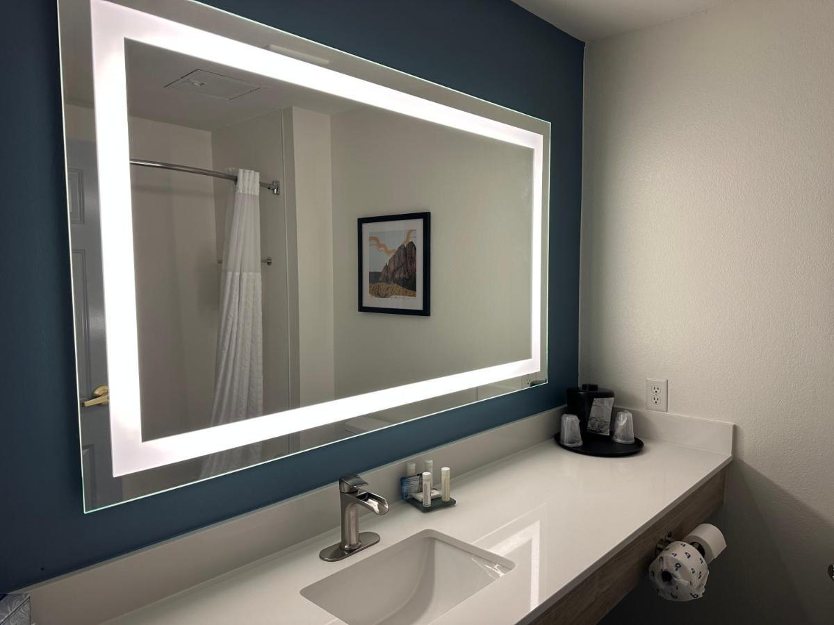 One-Bedroom King Suite Non-Smoking