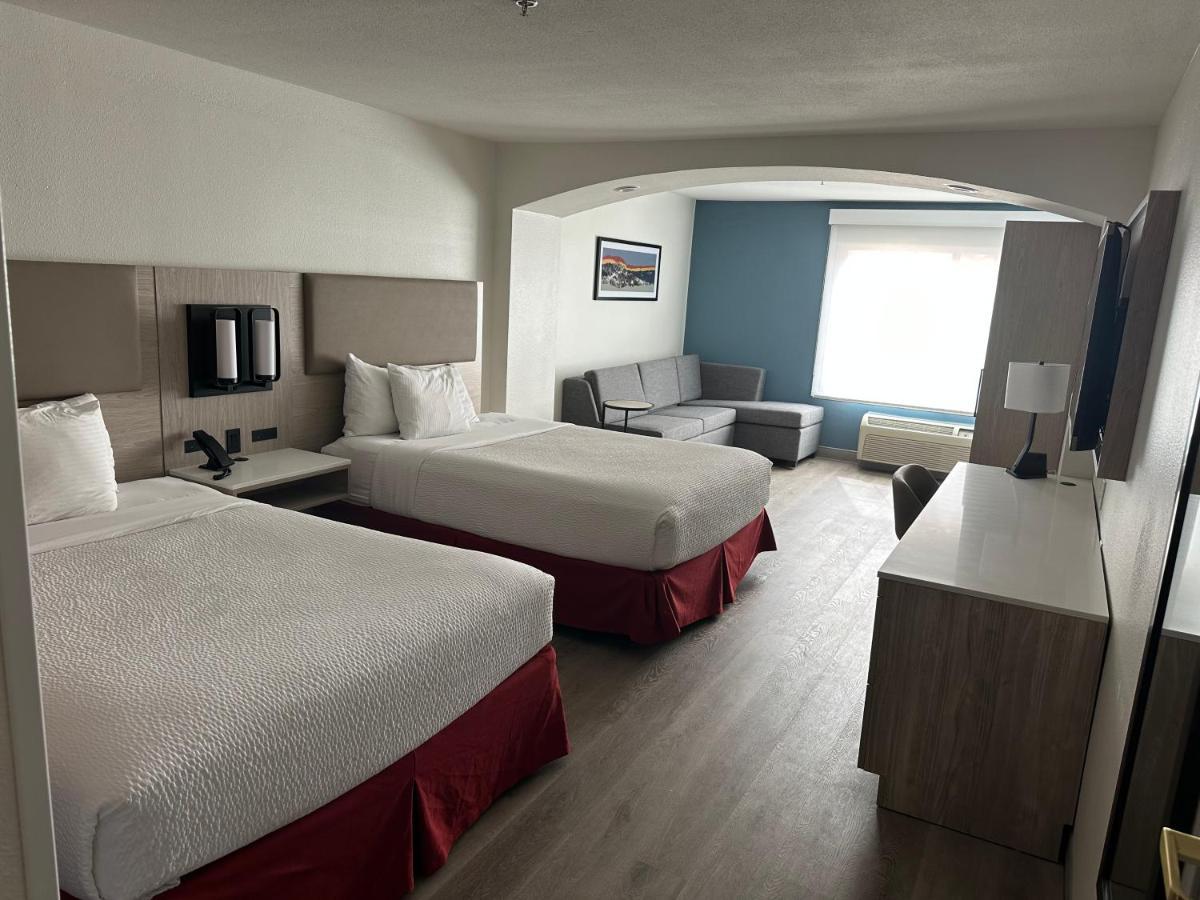 Queen Room Two Queen Beds Mobility Access or Non-Smoking