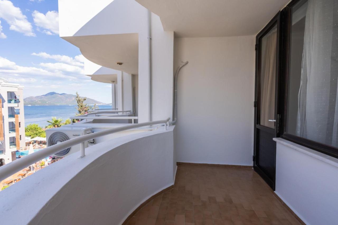 Standard Room Partial Sea View with Balcony