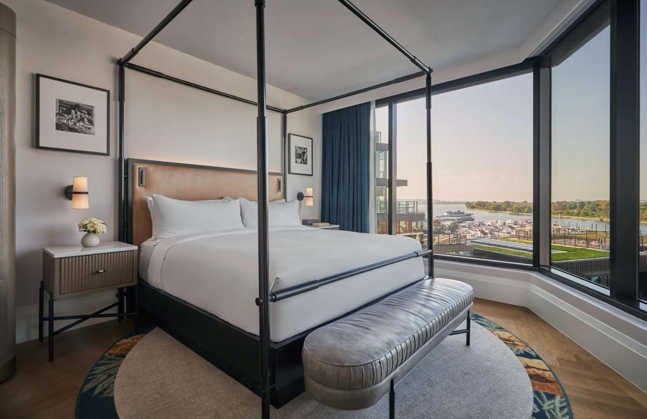 Deluxe River View One Bedroom Suite