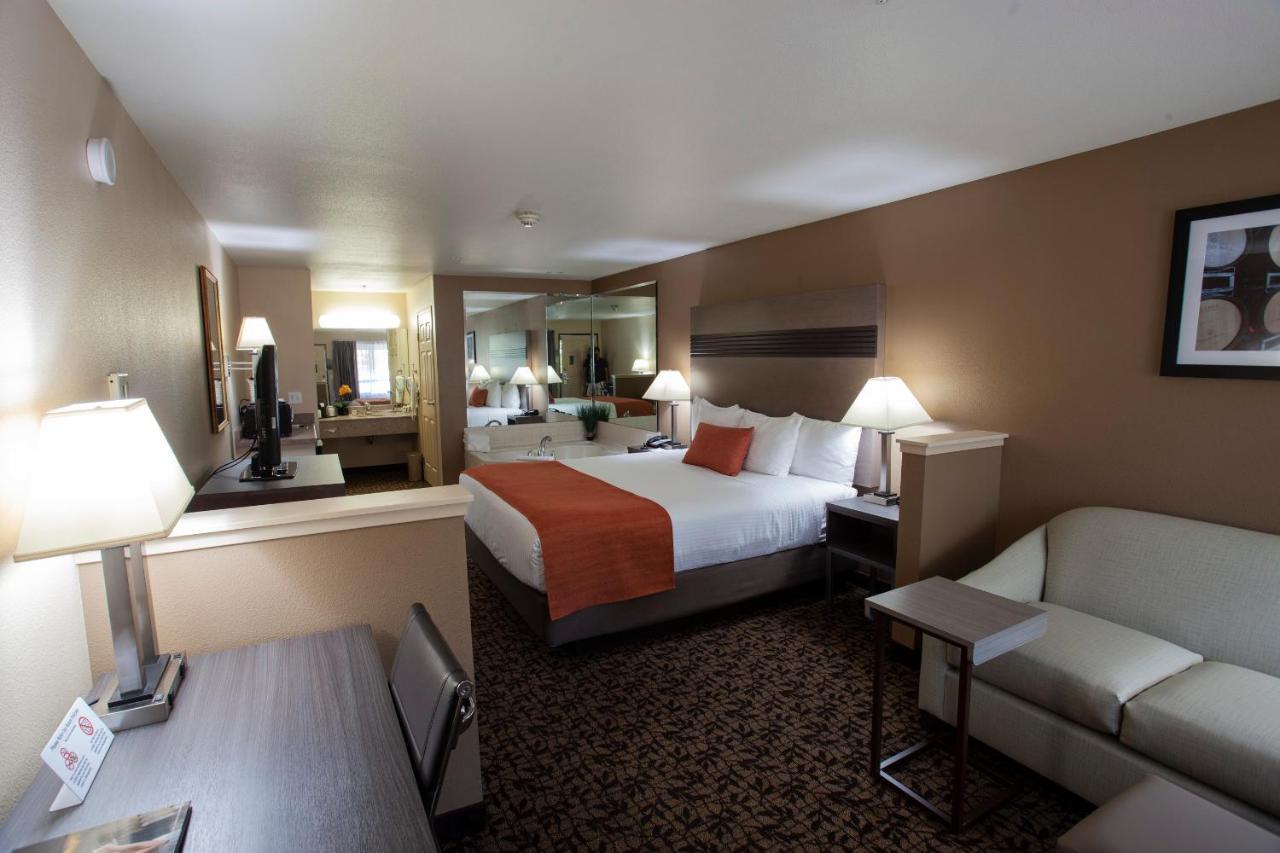 1 King Bed Suite Jetted Tub Non-Smoking