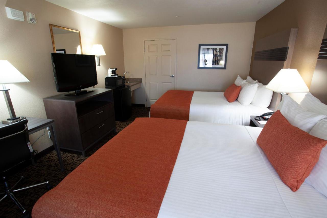 Queen Room Two Queen Beds Mobility Access or Non-Smoking