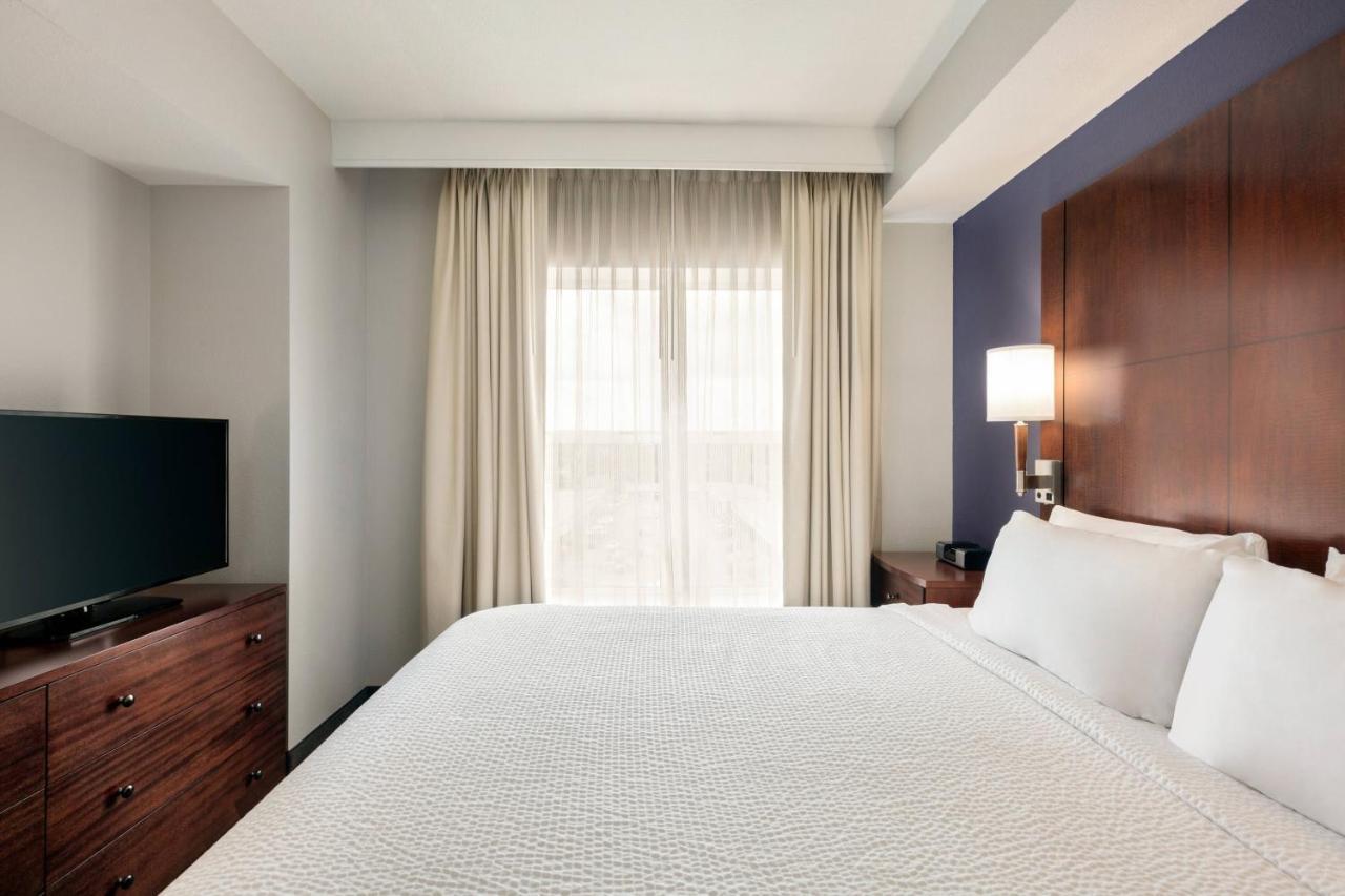 Corner One Bedroom Suite