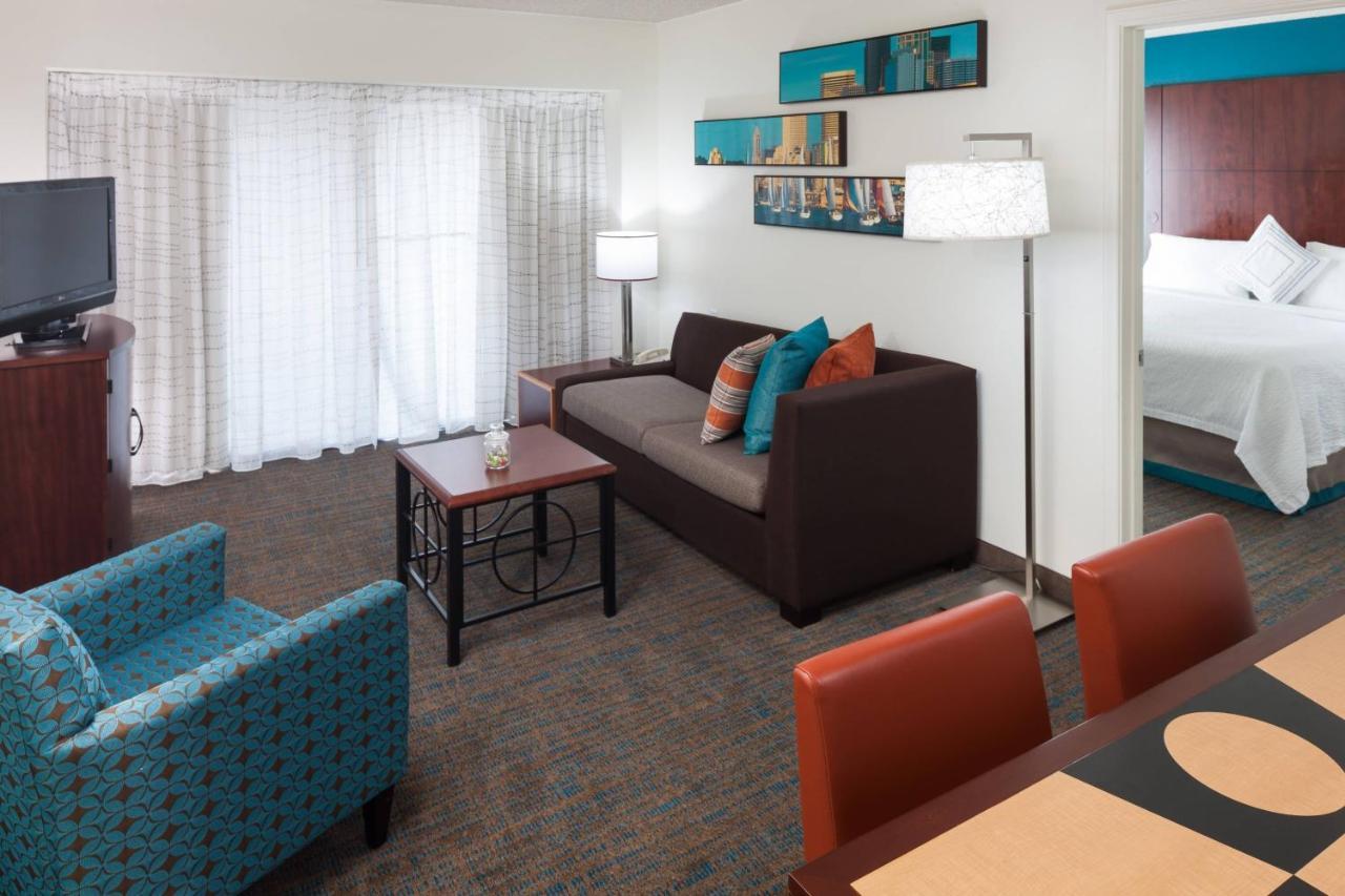 Two-Bedroom Suite Lake View Balcony